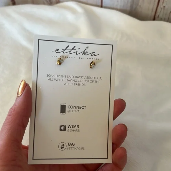 NWT Ettika daydreamer tassel 18k gold plated earrings - Picture 5 of 6